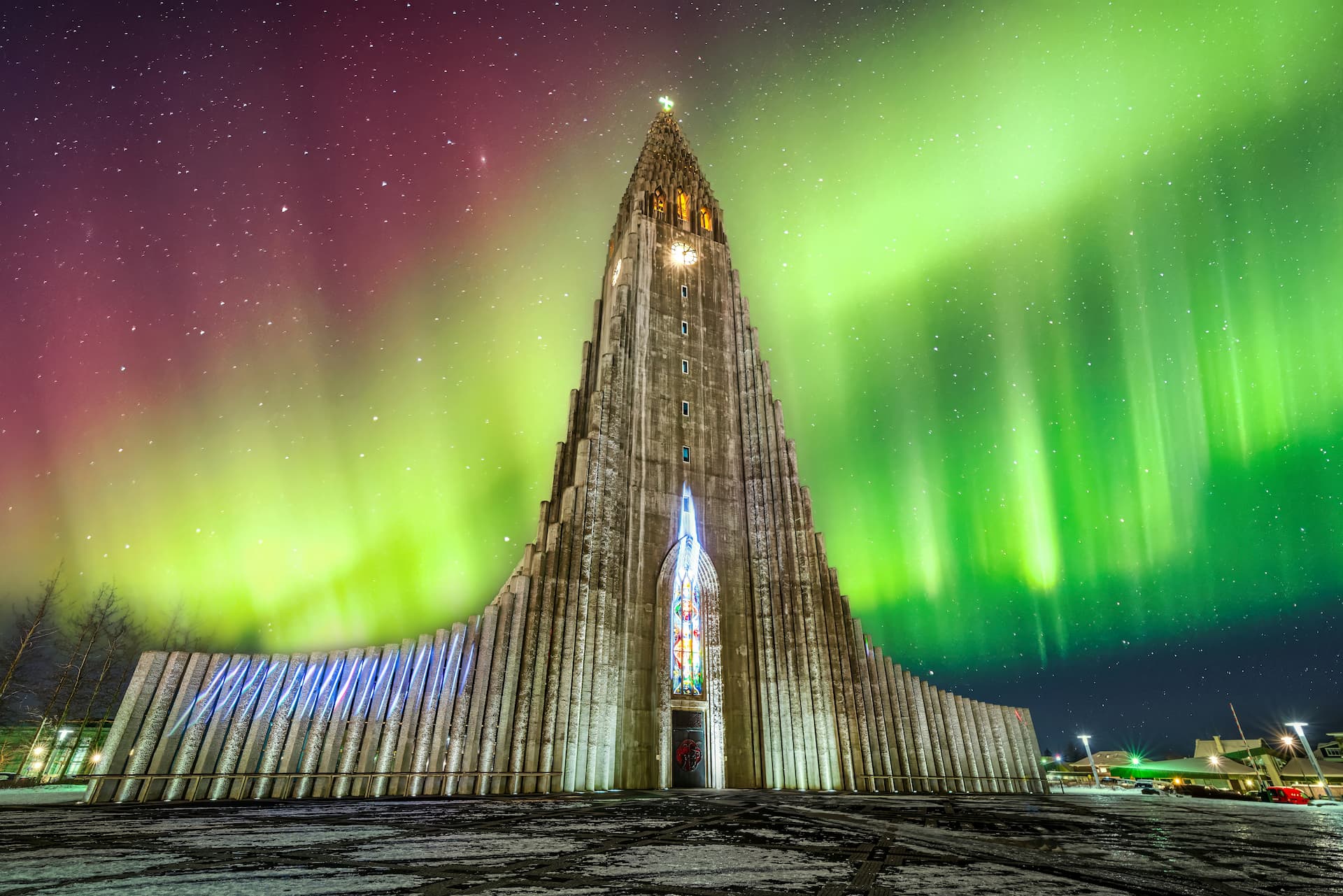 Hallgrímskirkja in Reykjavík under the northern lights